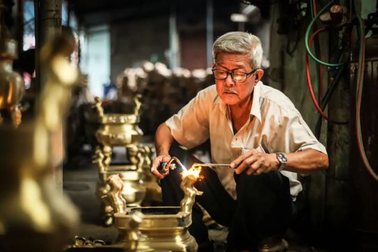 Phuoc Kieu bronze casting village - 400 YEARS of Quang's quintessence